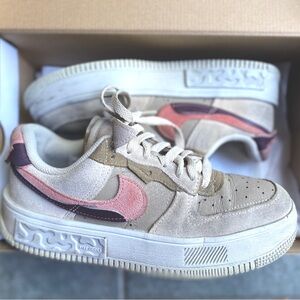 Nike Air Force 1 - size 8.5 - gently preloved
